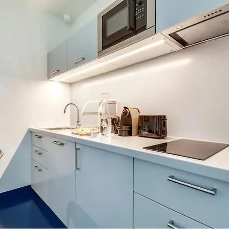 דירה Modern & Colourful 3bd For 9 Guests In Le Marais!