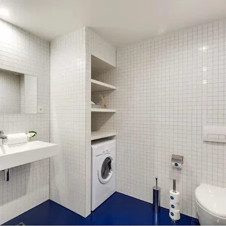 דירה Modern & Colourful 3bd For 9 Guests In Le Marais!