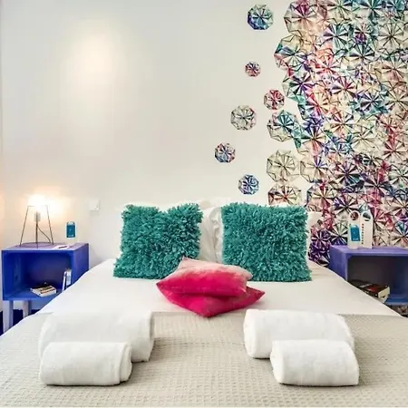 Modern & Colourful 3bd For 9 Guests In Le Marais! * Paříž