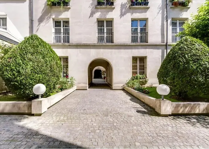 Modern & Colourful 3bd For 9 Guests In Le Marais! Appartement Parijs